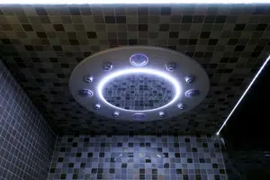 Ducha cuatro estaciones con led encendido