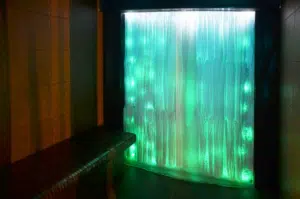 Muro de hielo con led verde y azul