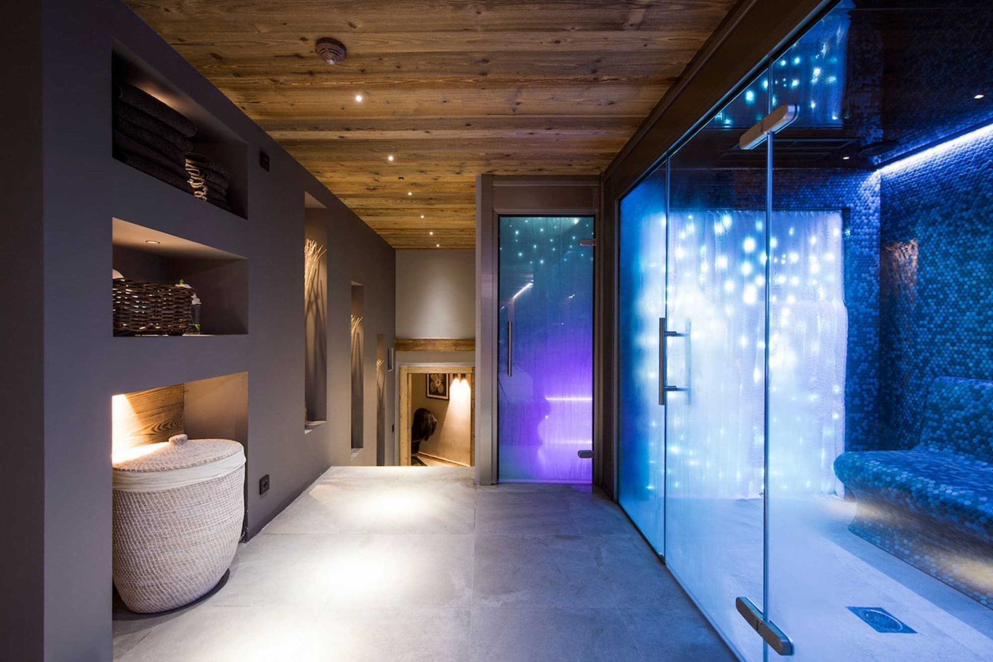Cabina de hielo con muro de hielo. Terapia de frío Inbeca.