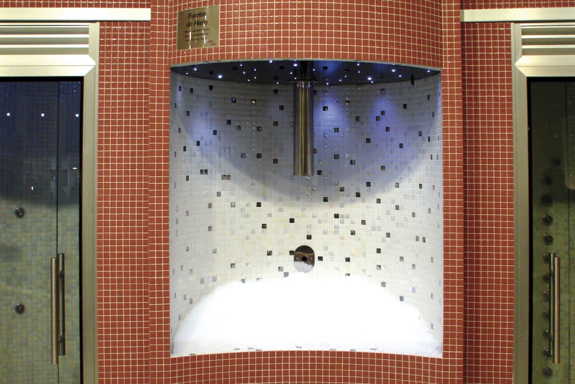 Fuente de hielo con caída de pared