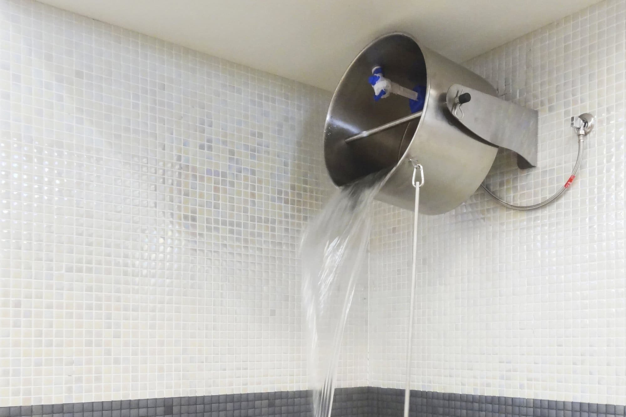 Contrast Bucket Shower, stainless steel