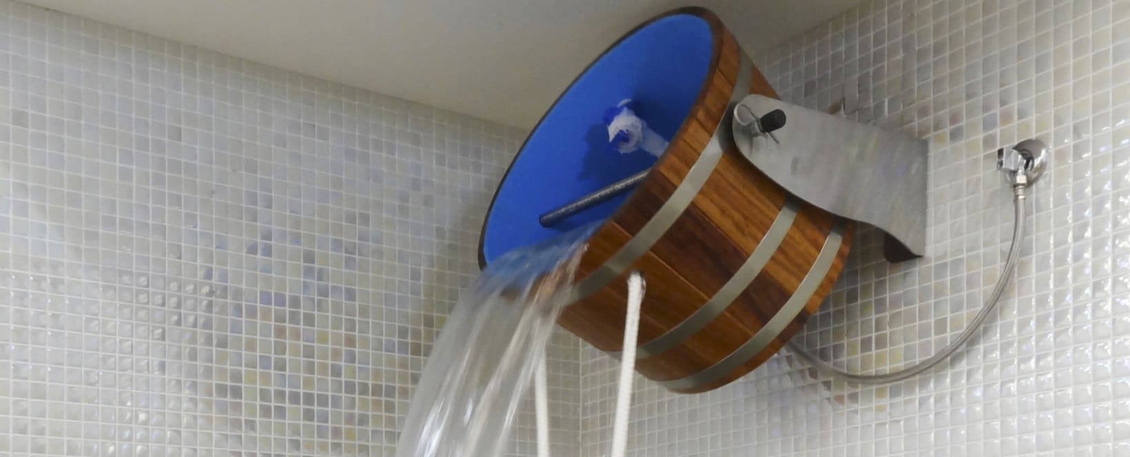 Hidroterapia. Ducha con cubo