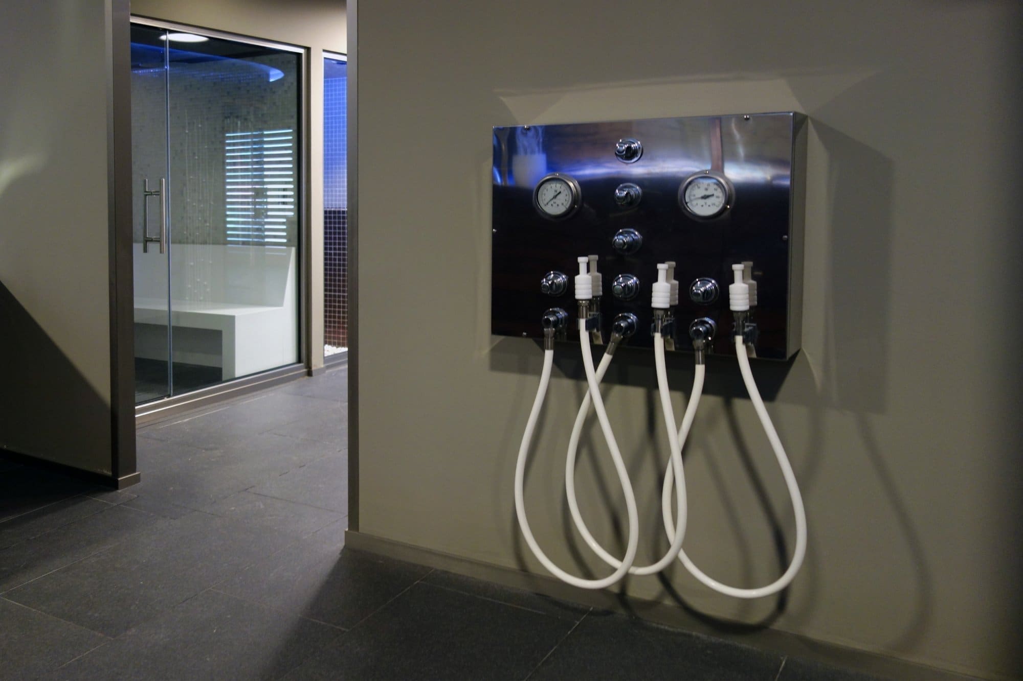 Douche écossaise avec 3 flexibles Douche écossaise avec 3 flexibles