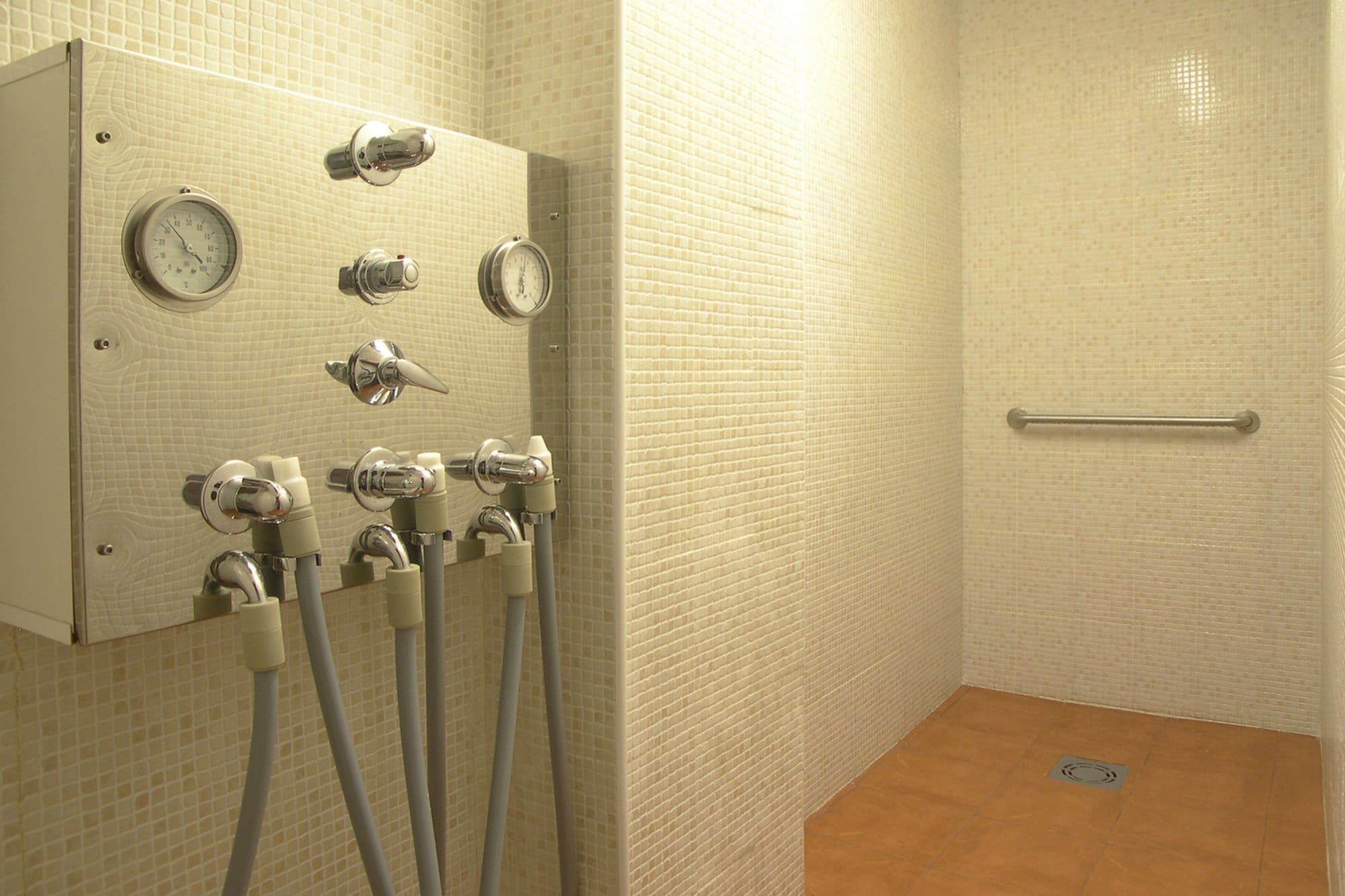 Douche écossaise avec aromathérapie Douche écossaise avec aromathérapie