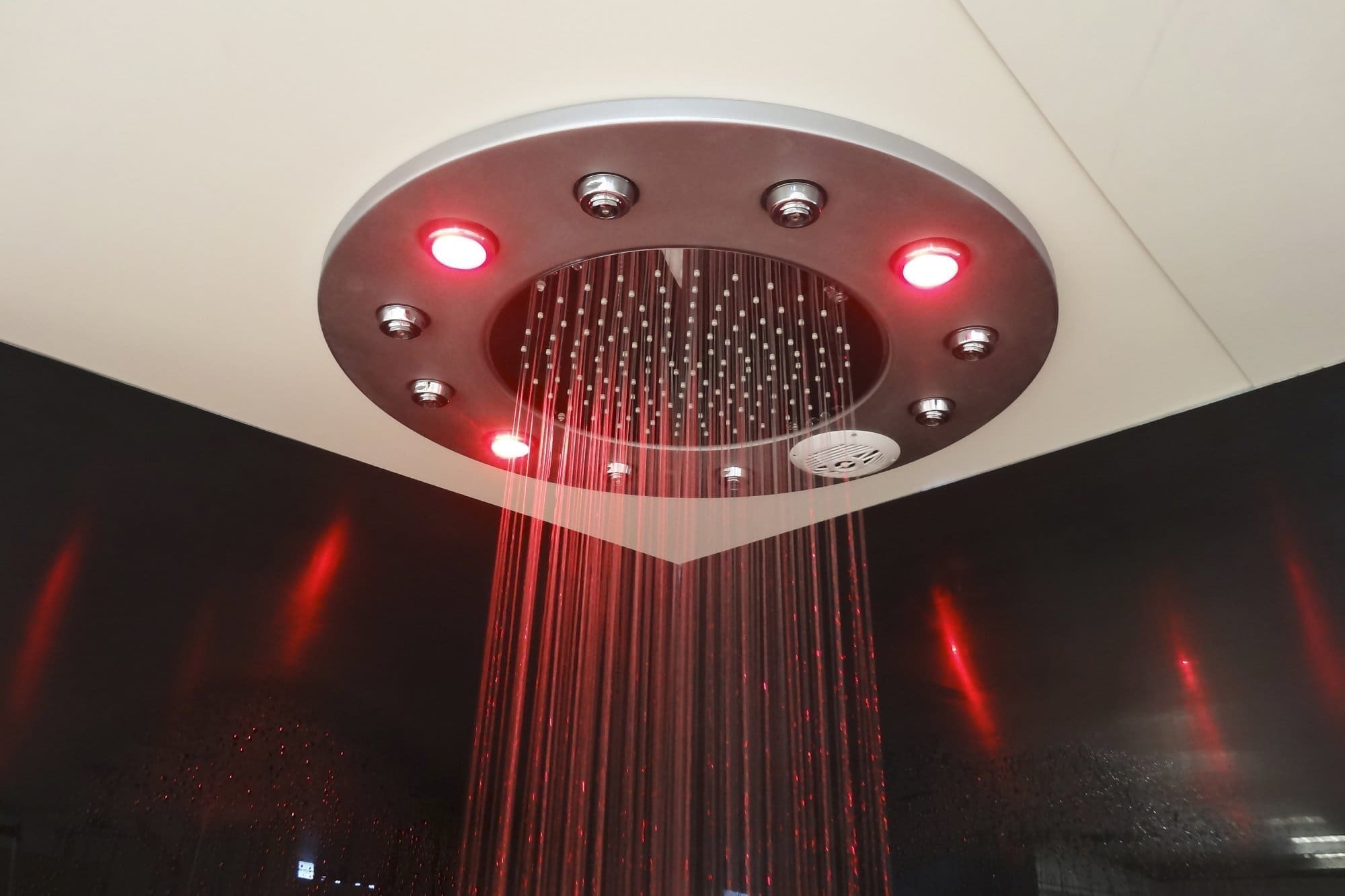 Shower with integrated chromotherapy, Inbeca