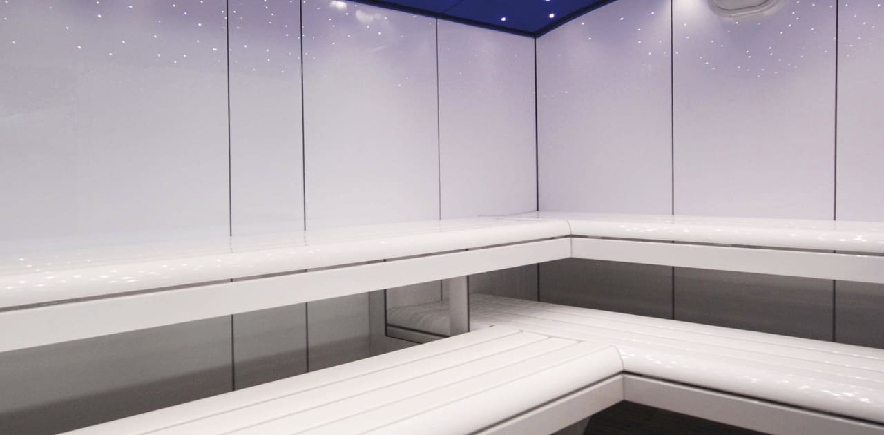Baño turco de acrílico en color blanco y cielo estrellado