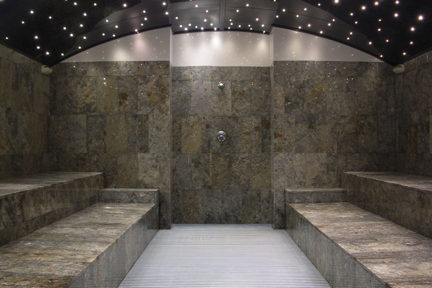 Baño turco o hammam de obra con diseño único de Inbeca.