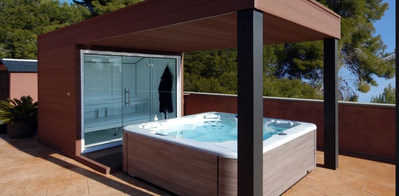 Hammam de exterior en terrazza con pérgola y Spa