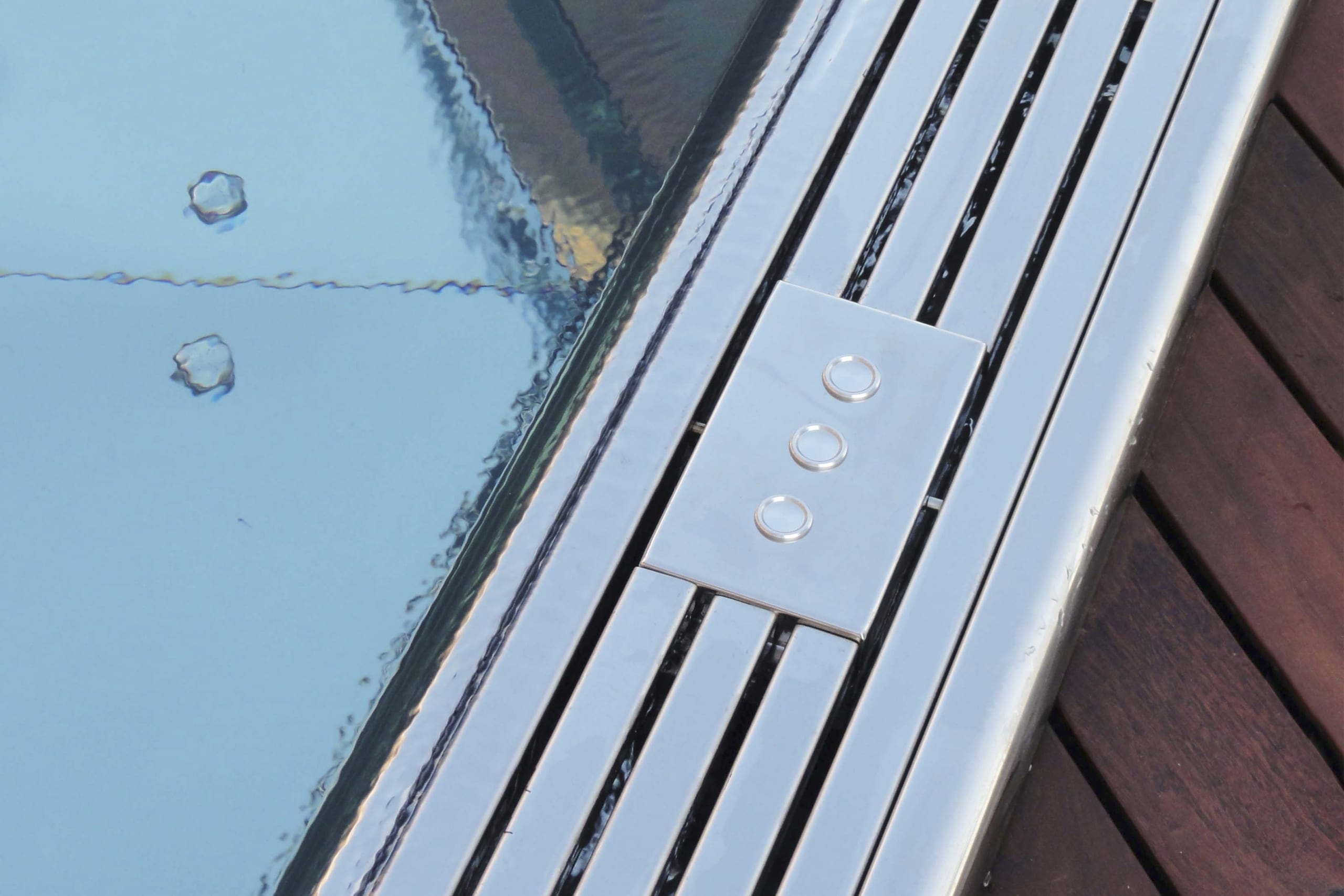 Piscines en acier acier inoxydable, Technologie par contact