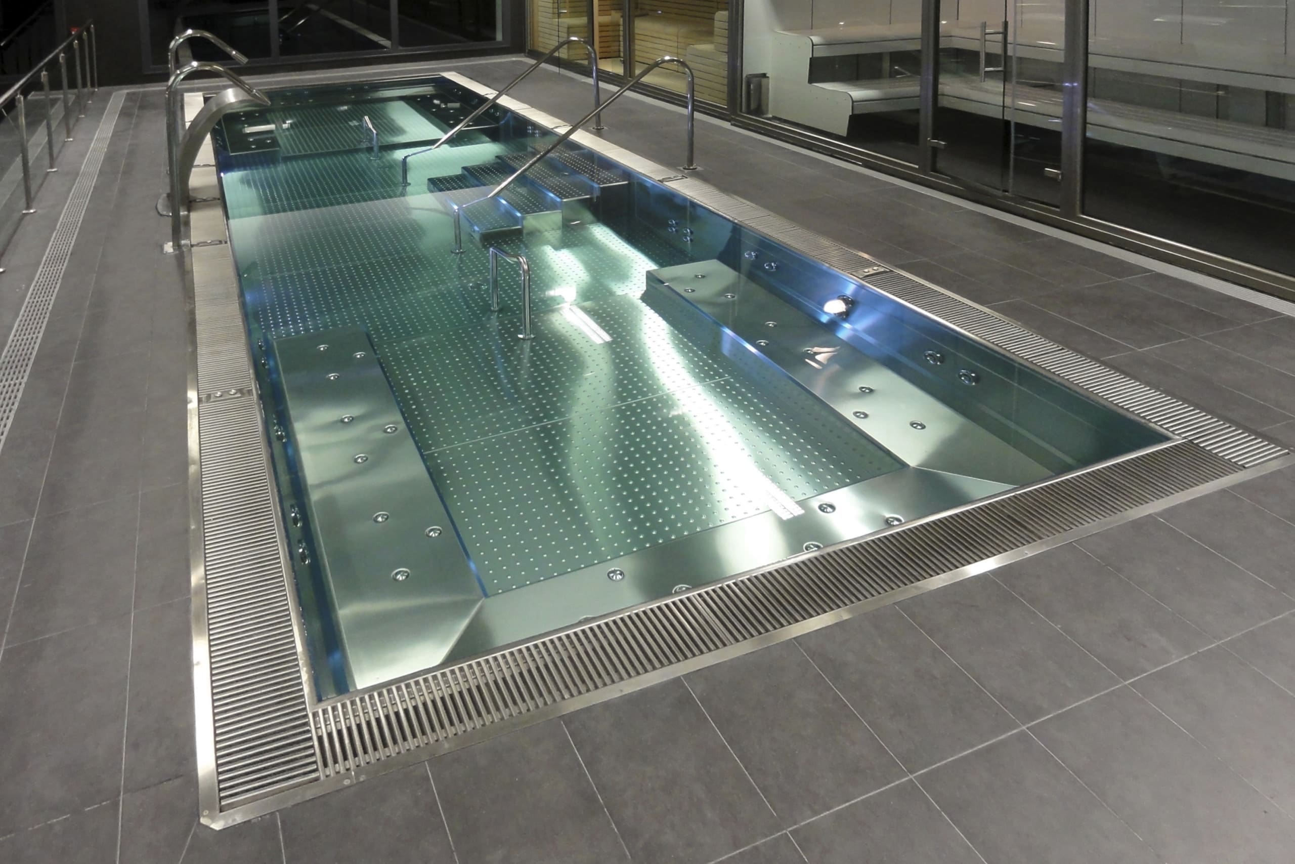 Piscines en inox, piscines en acier acier inoxydable avec trop-plein