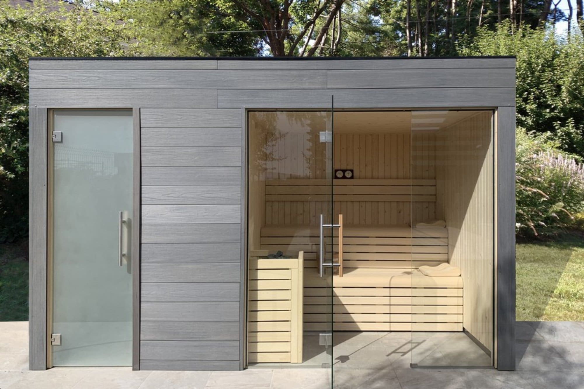 Sauna Exterior con revestimiento sintético