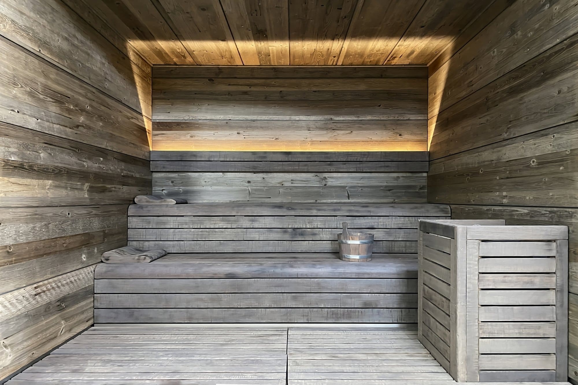 Elige Inbeca - Sauna rústica diseñada y fabricada a medida para un cliente.