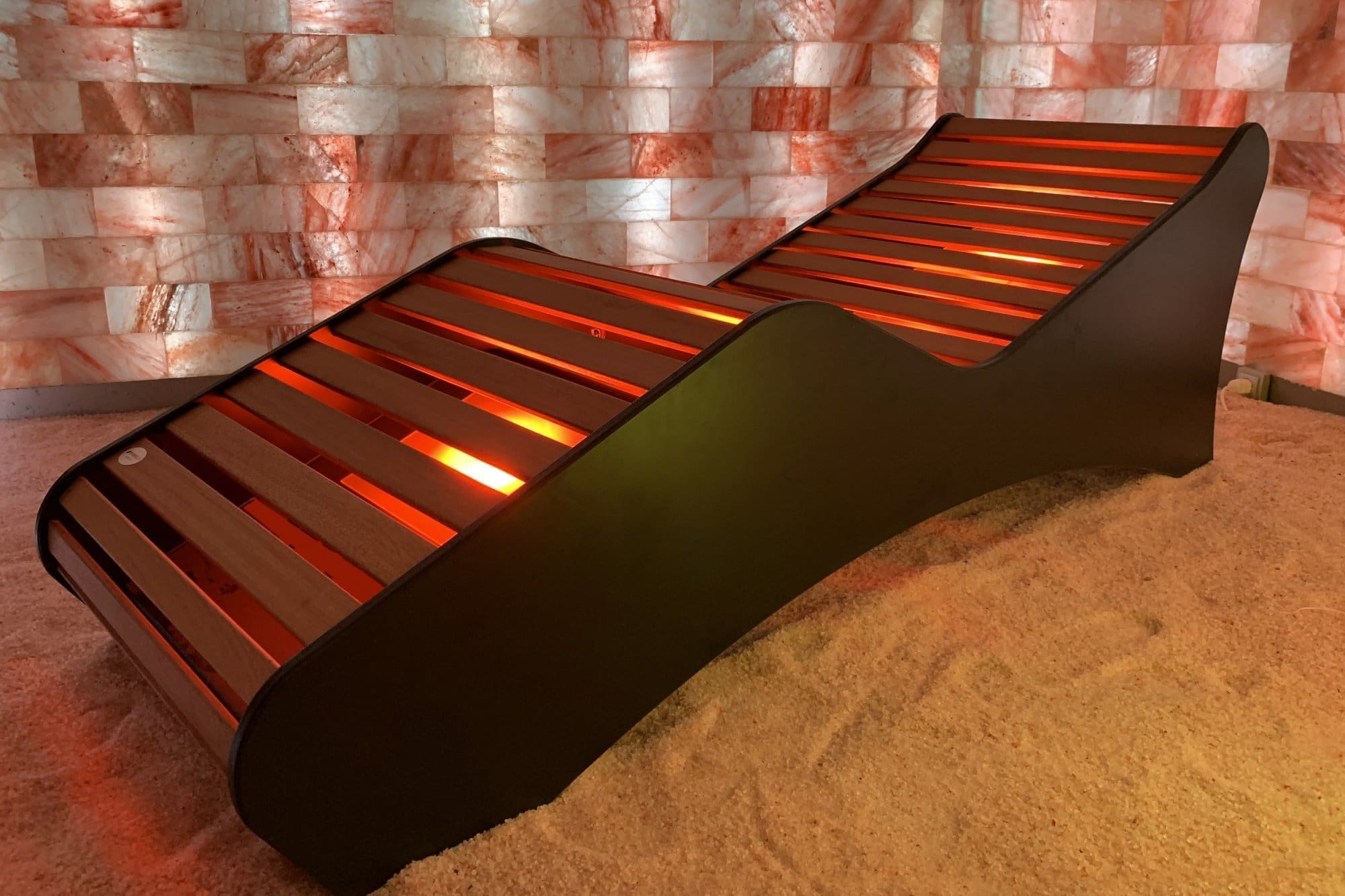 Thermal loungers for wellness centers and spas