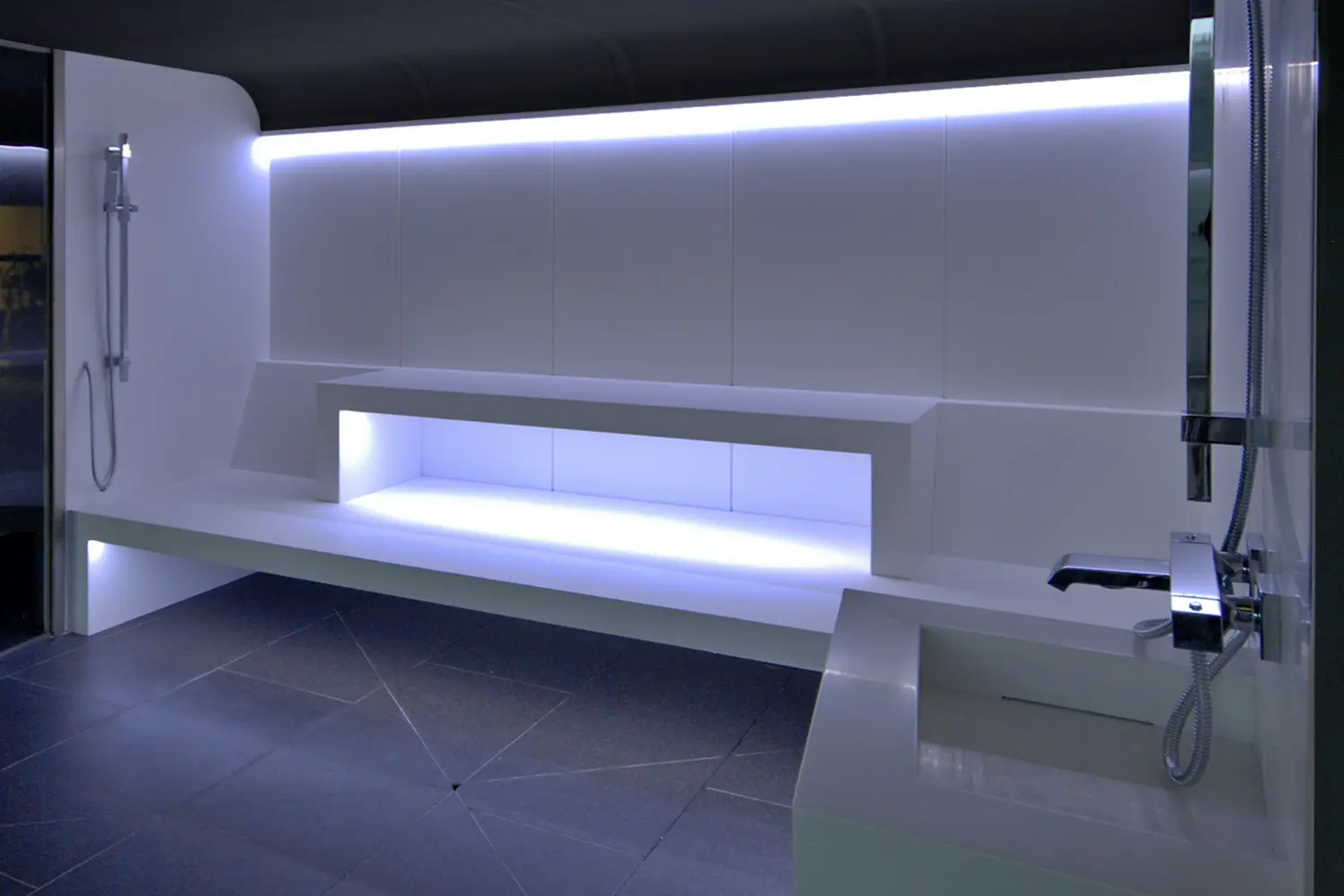 INBECA Hammam solid surface con cromoterapia