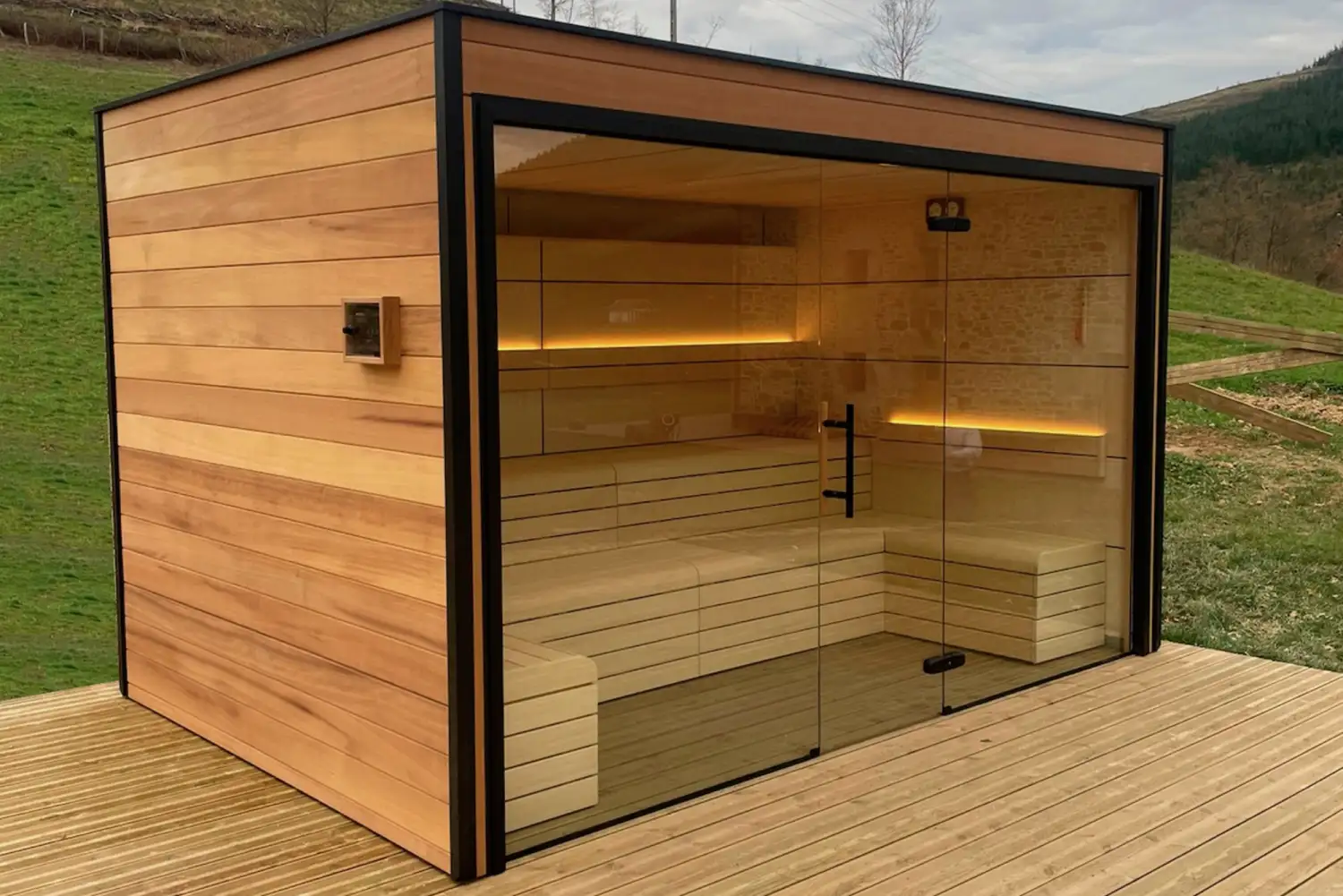 Sauna exterior con madera Iroko